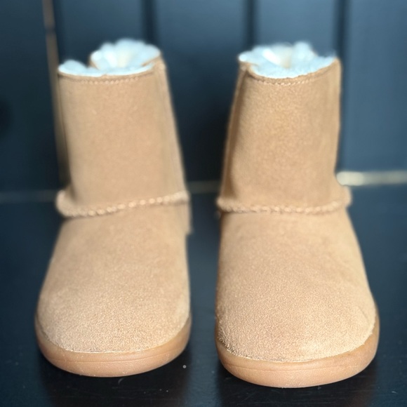 UGG Kids’ Tan Shearling Boots - Picture 5 of 8